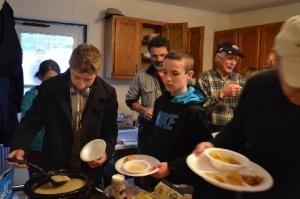 Hungry sailors dig into Laura Arnfield's white bean chili!